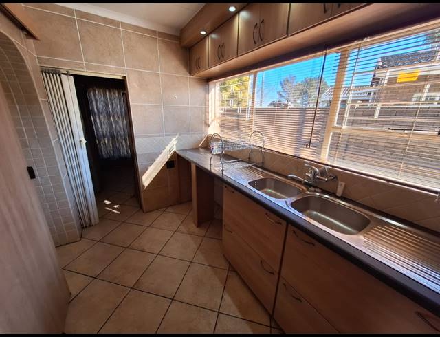 3 BEDROOM HOUSE FOR SALE IN VANDERBIJLPARK SW 2